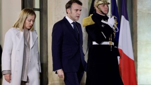 Meloni al vertice di Parigi sull'Ucraina: invio truppe Ue "ipotesi complessa e meno efficace"