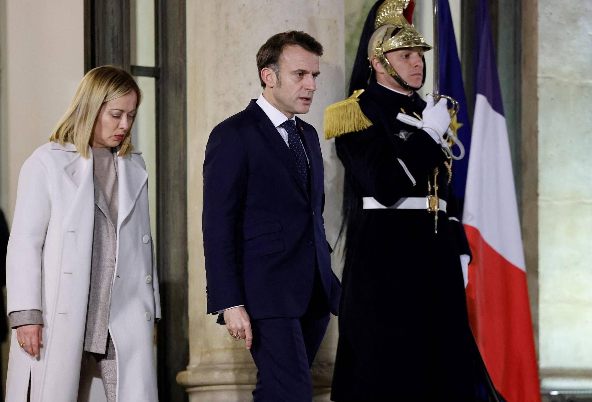 Meloni al vertice di Parigi sull'Ucraina: invio truppe Ue "ipotesi complessa e meno efficace"