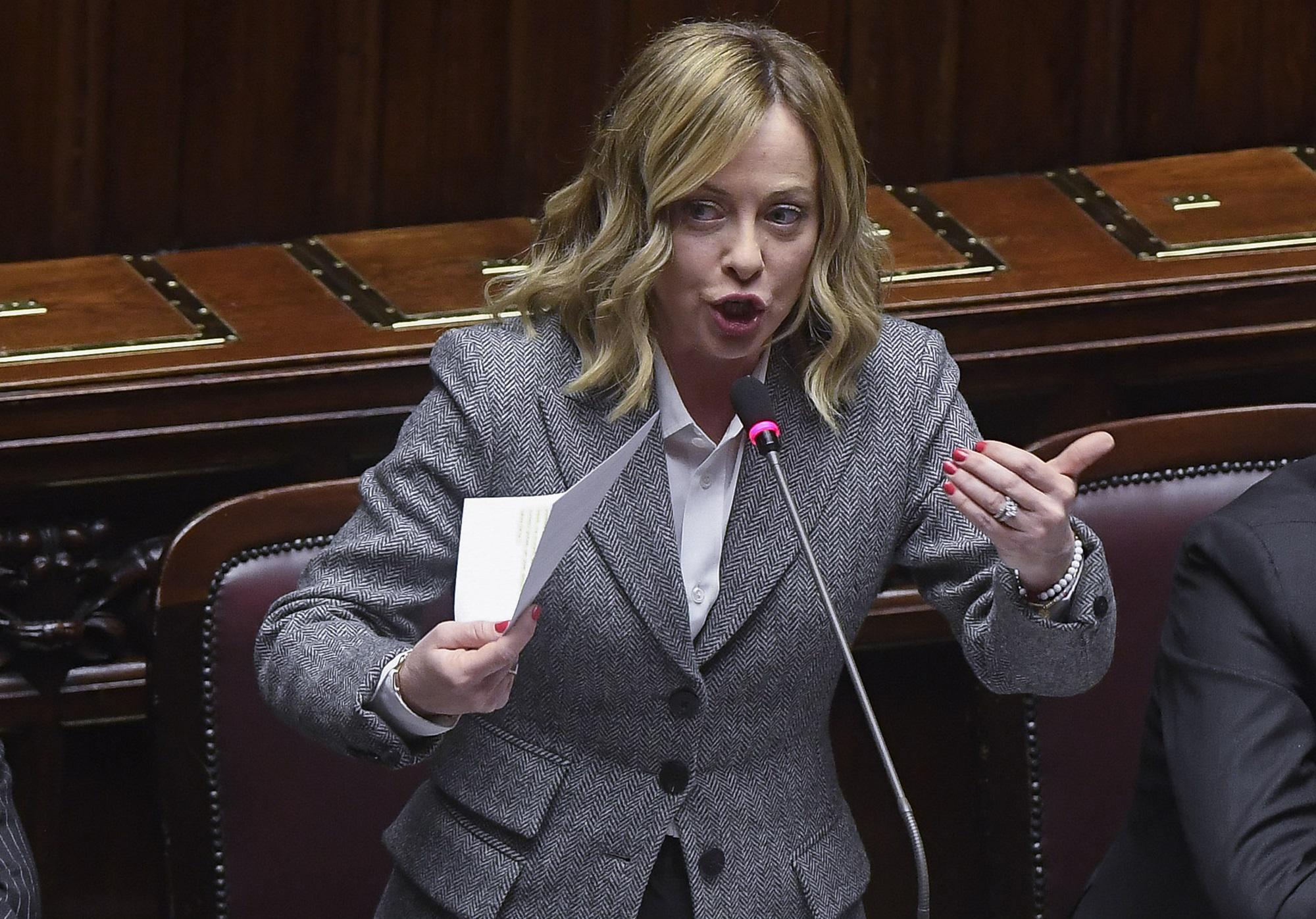 Meloni alla Camera contro tutti, non arretra su Stellantis e 'morde' le opposizioni
