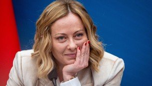 Meloni e l''altra conferenza': le formiche, l'uomo ragno e le serie tv