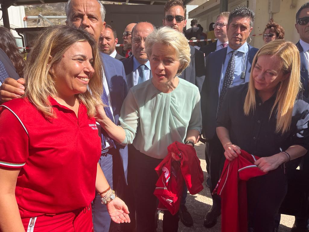 Meloni e von der Leyen a Lampedusa: "Da Ue gesto di responsabilità"