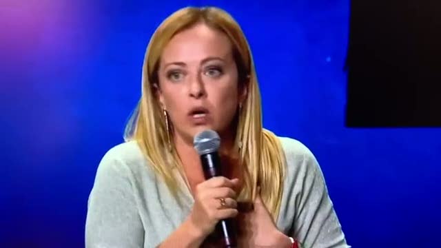 Meloni: "Ho imparato più come cameriera che in Parlamento" - Video