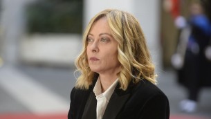Meloni lascia l'Arabia: "Nessuna incoerenza su bin Salman', dazi Usa? Farò il possibile"