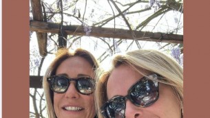 Meloni posta foto con la sorella Arianna: "A testa alta, insieme"