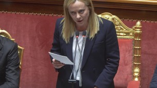 Meloni: "Prendo ordini da Ue? Preferisco dimettermi che fare come Conte..