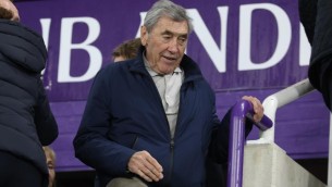 Merckx, incidente in bici: l'ex ciclista cade e si fa male all'anca