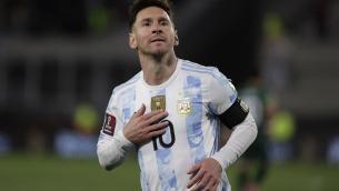 Messi supera Pelè, in lacrime dopo il record