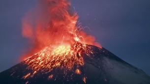 Messico, eruzione vulcano Popocatepetl: ceneri bloccano centinaia di voli