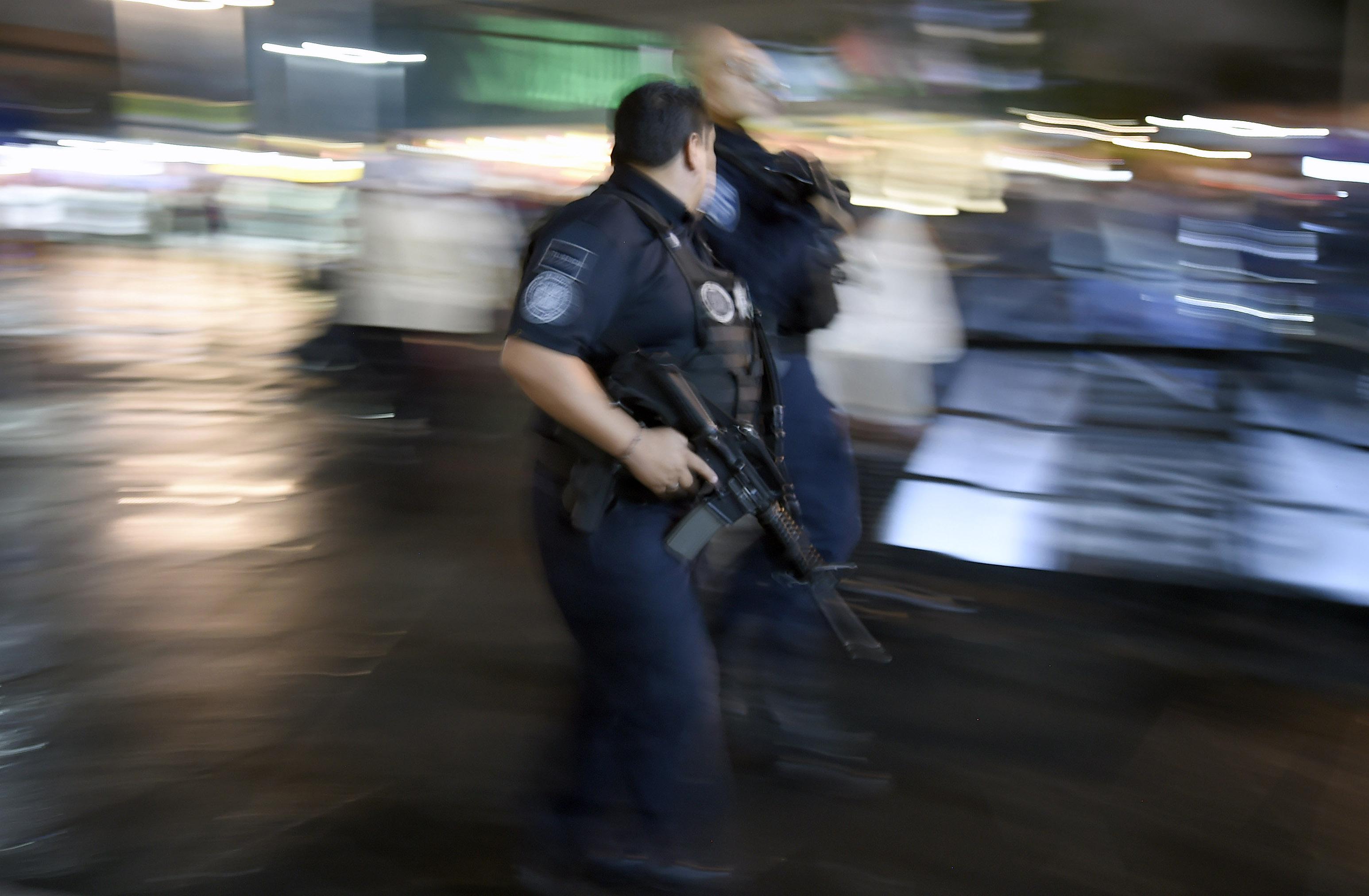 Messico, macabra scoperta in aeroporto: trovati 4 teschi in un pacco