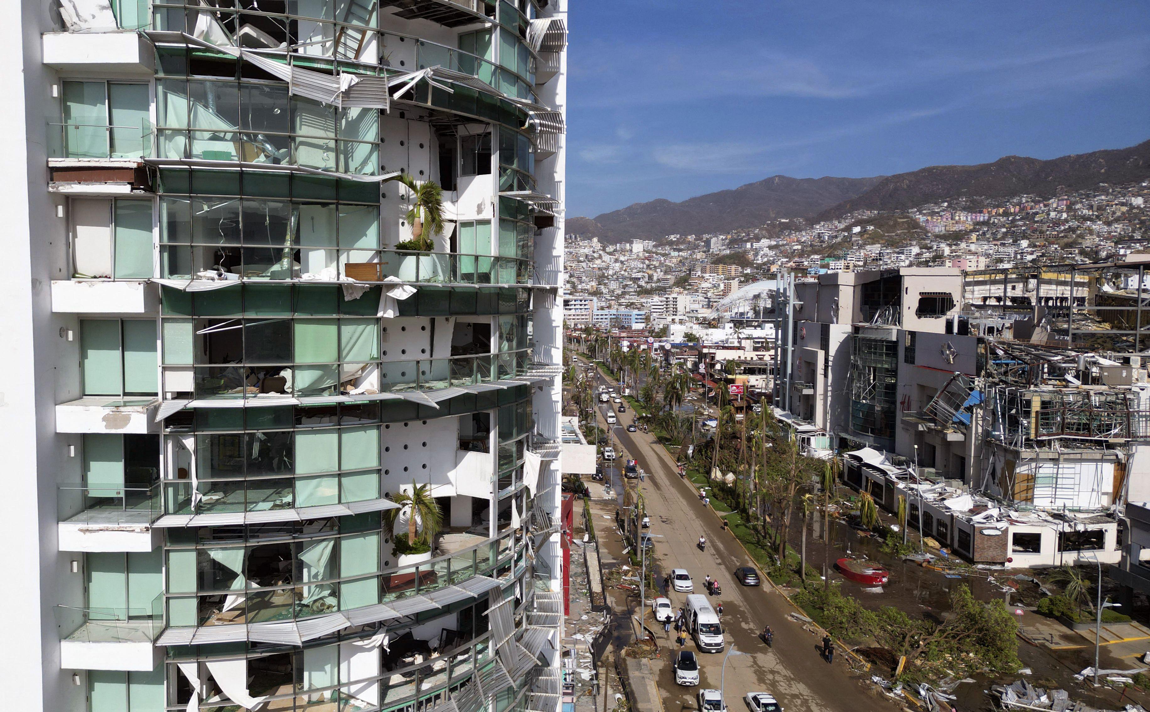 Messico, uragano Otis devasta Acapulco