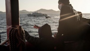Migrante partorisce dopo arrivo Geo Barents a Brindisi e muore, neonata sta bene