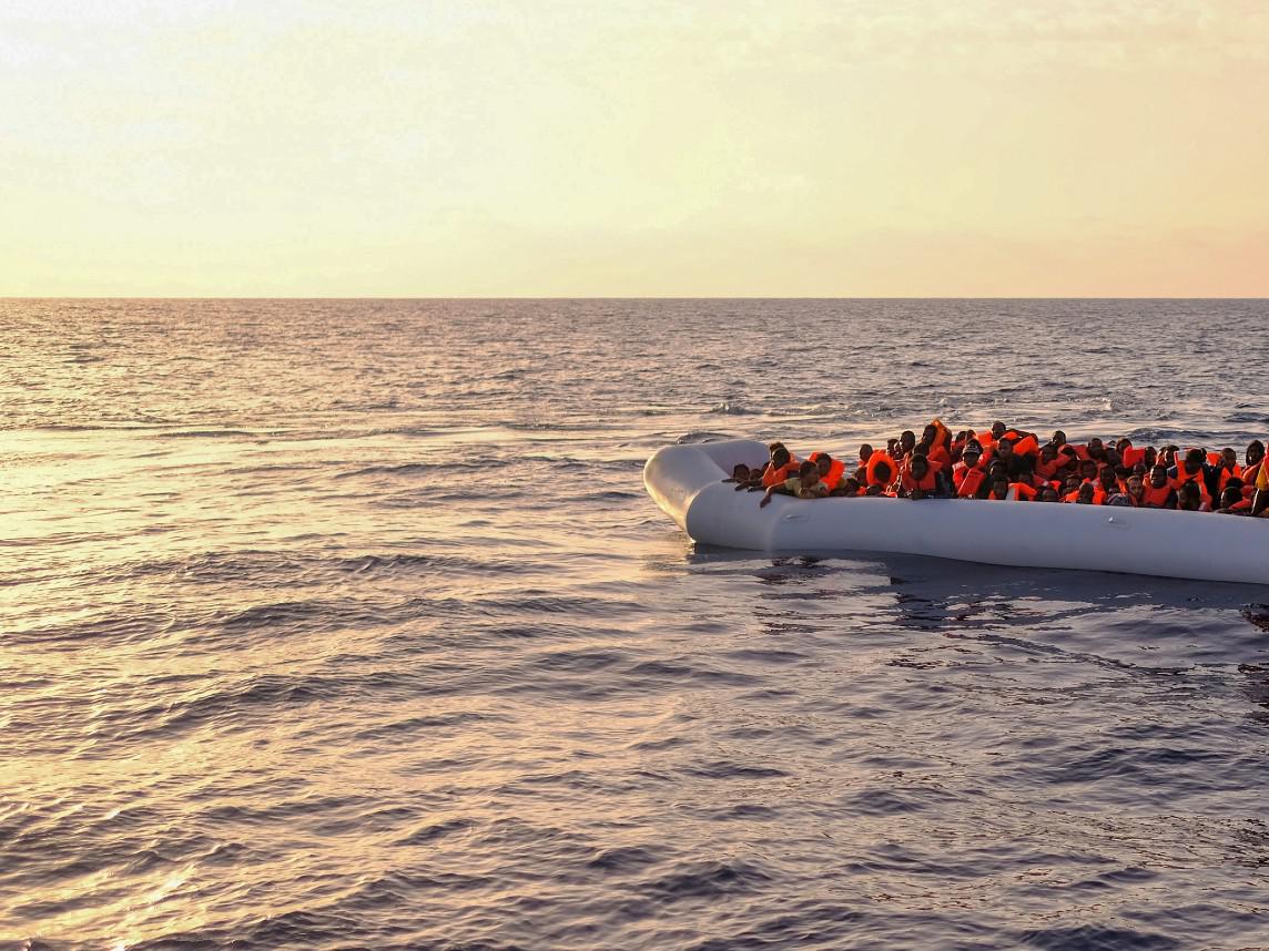 Migranti, Alarm Phone: naufragio con 50 morti a largo Libia