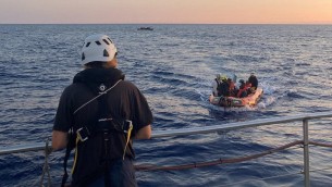 Migranti, altri sbarchi a Lampedusa: arrivate nella notte oltre 200 persone