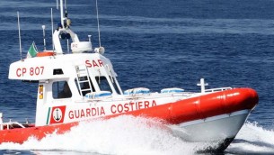 Migranti, barchino affonda al largo di Lampedusa: 42 in salvo