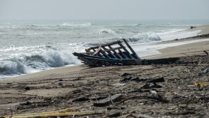 Migranti Crotone, il racconto del superstite: "Scafisti ci hanno impedito di chiamare soccorsi"