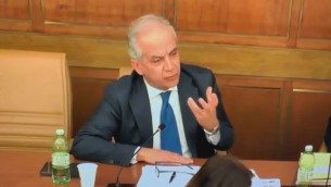 Migranti Crotone, Piantedosi: "Ho detto 'fermatevi, verremo a prendervi'" - Video