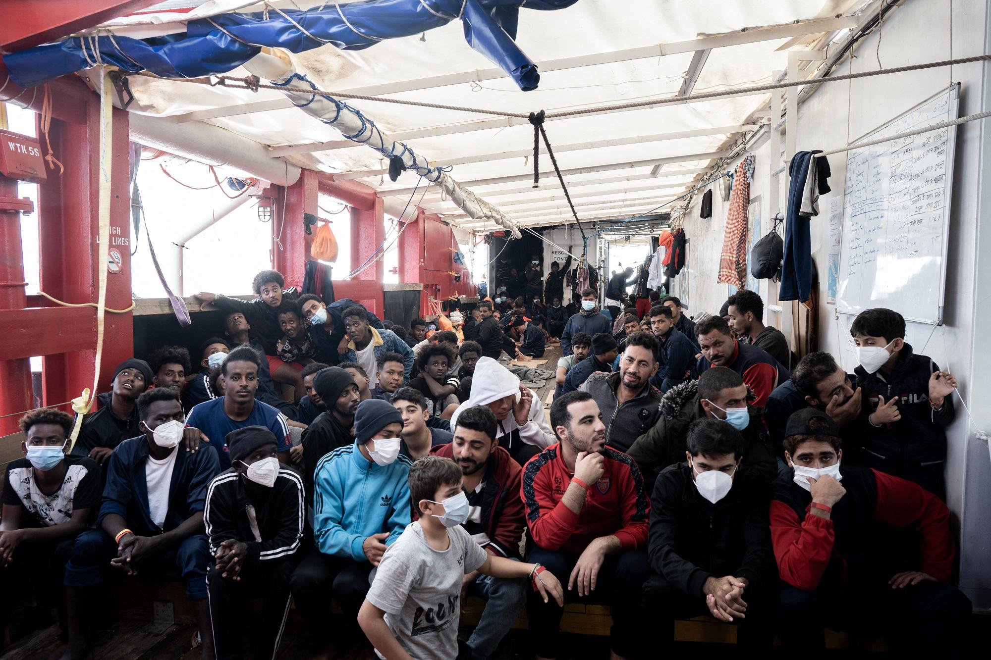 Migranti, Fitto: "Nessuna tensione e scontro con Europa"