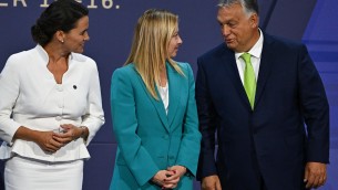 Migranti, incontro tra Giorgia Meloni e Viktor Orban: "Sfida comune Ue"