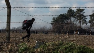 Migranti, l'inchiesta: "Ecco i consigli del trafficante per ingannare il sistema in Gb"