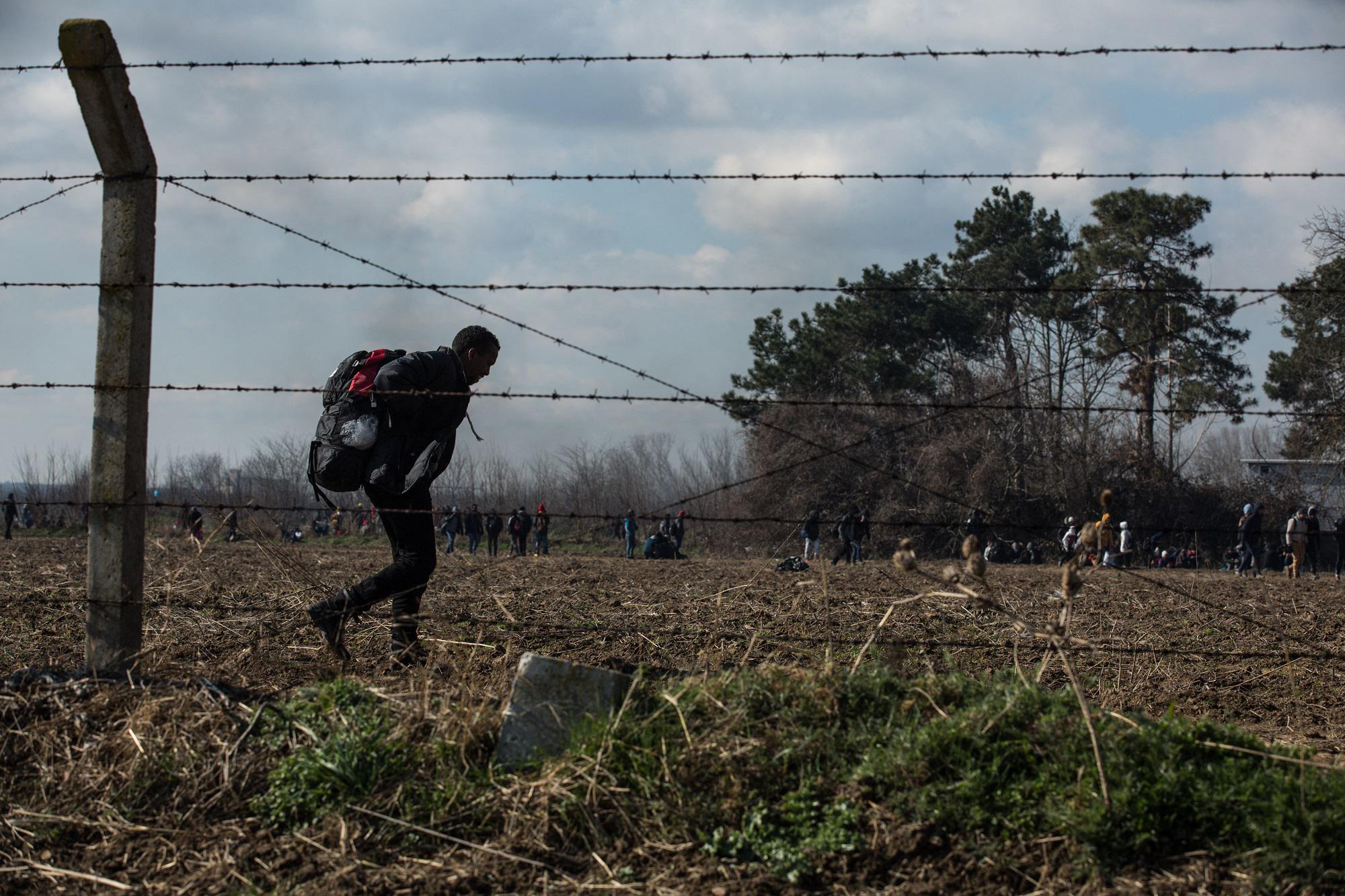 Migranti, l'inchiesta: "Ecco i consigli del trafficante per ingannare il sistema in Gb"