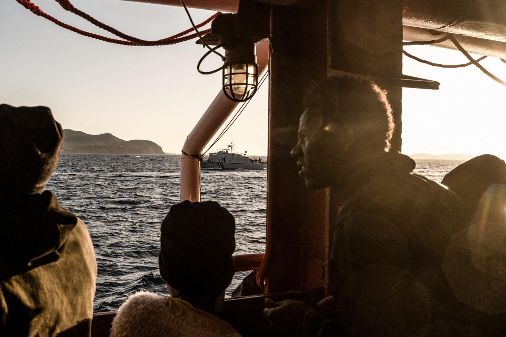 Migranti, l'Ue apre: "Pronti ad aiutare"