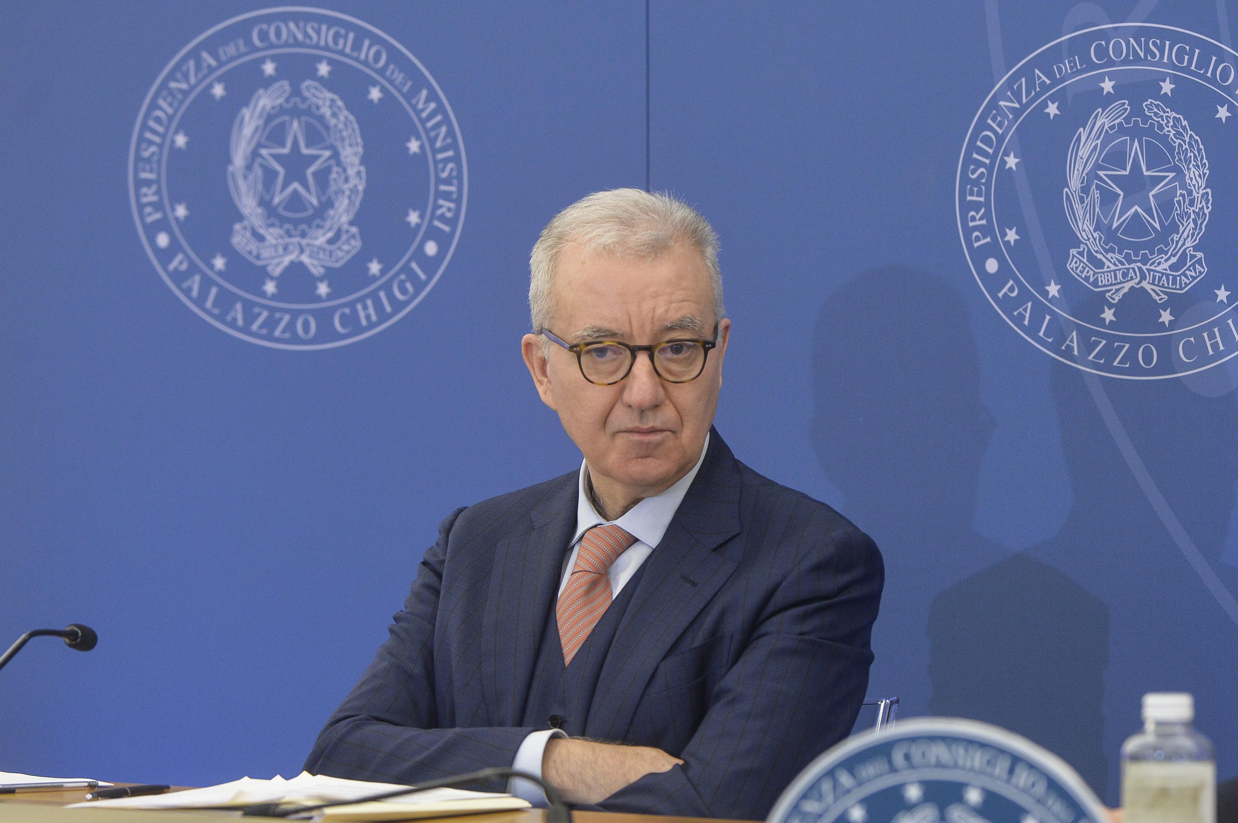 Migranti, Mantovano: "Bossi-Fini è da rivedere"