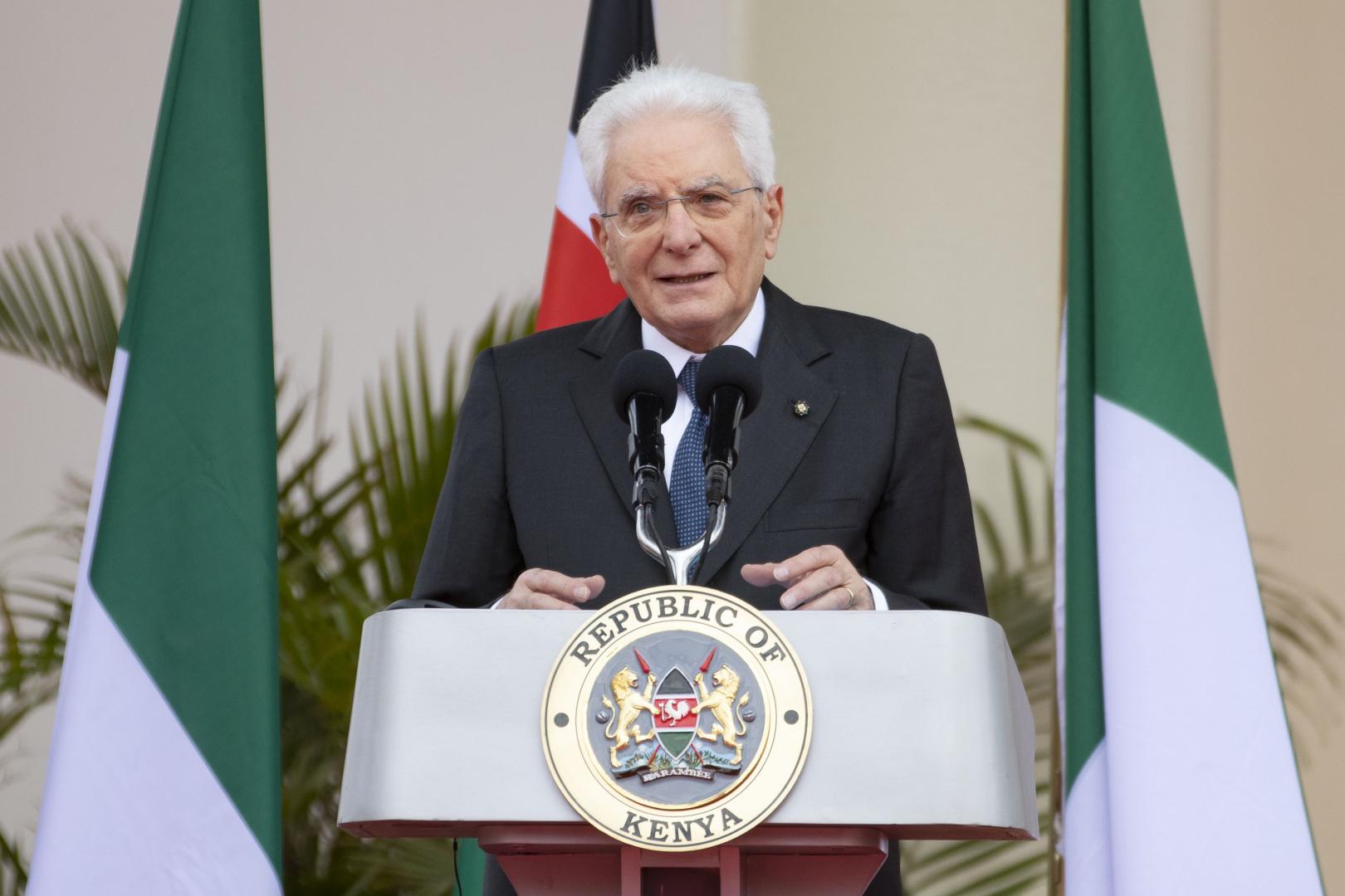 Migranti, Mattarella: "Serve lucida e sistemica azione Ue"