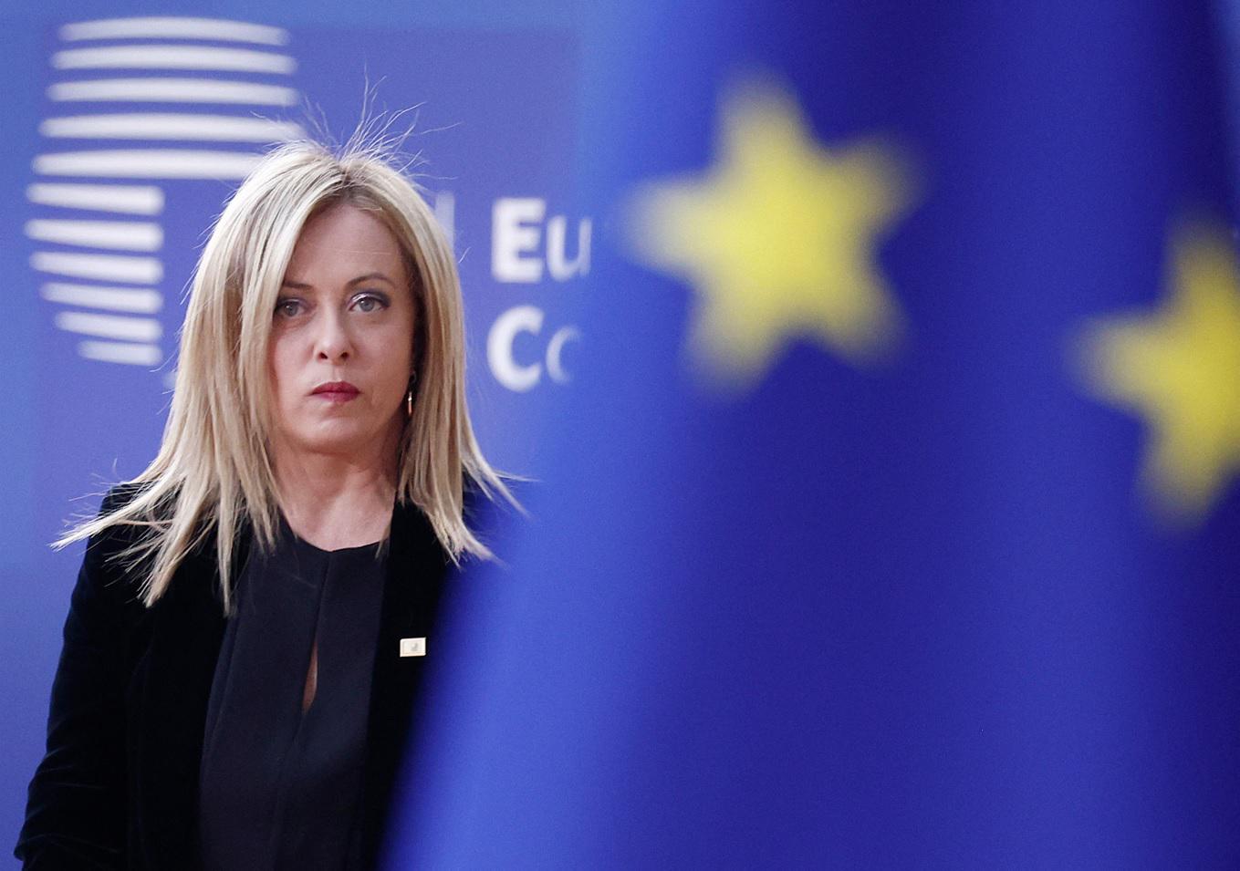 Migranti, Meloni a Ue: "Rischio 900mila arrivi da Tunisia"