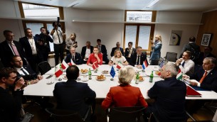 Migranti, Meloni illustra il piano Albania a 11 leader Ue: "Mantenere stretto raccordo"