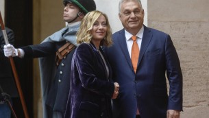 Migranti, Meloni-Orban: "Aggiornare norme Ue per accelerare e aumentare rimpatri"