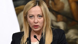 Migranti, Meloni: "Partito Macron? Problemi di consenso, non con noi"