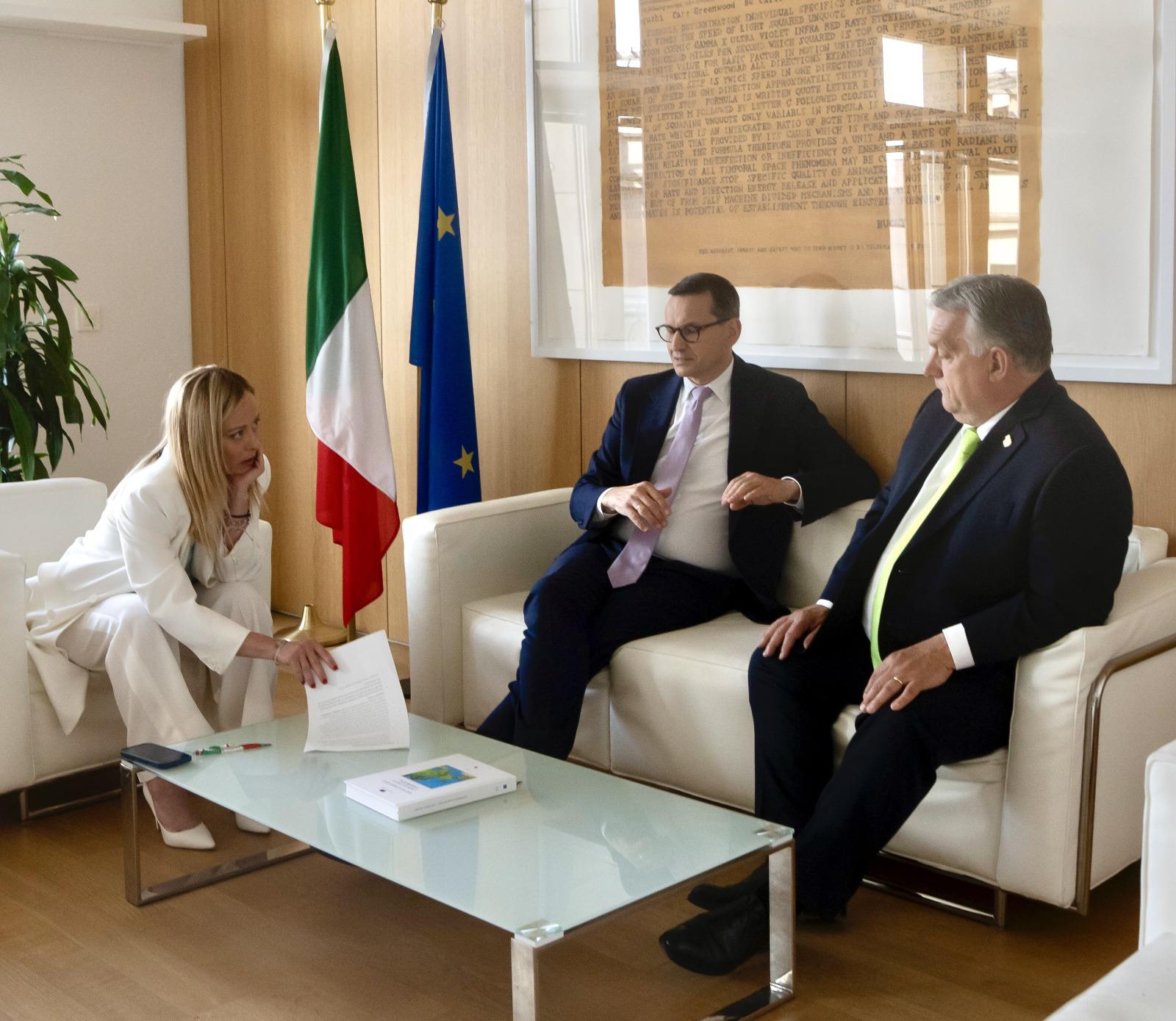 Migranti, Meloni tenta mediazione con Morawiecki e Orban ma non riesce