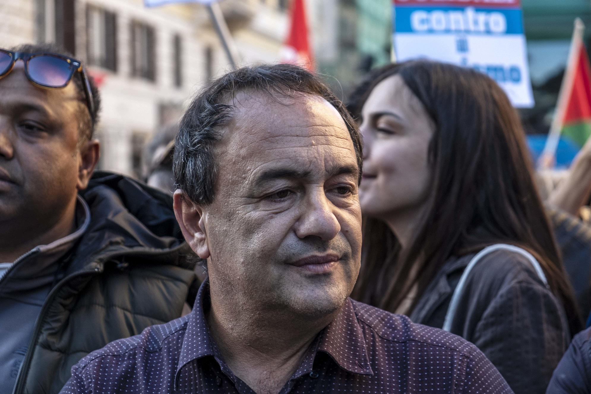 Migranti, Mimmo Lucano condannato a 13 anni e 2 mesi