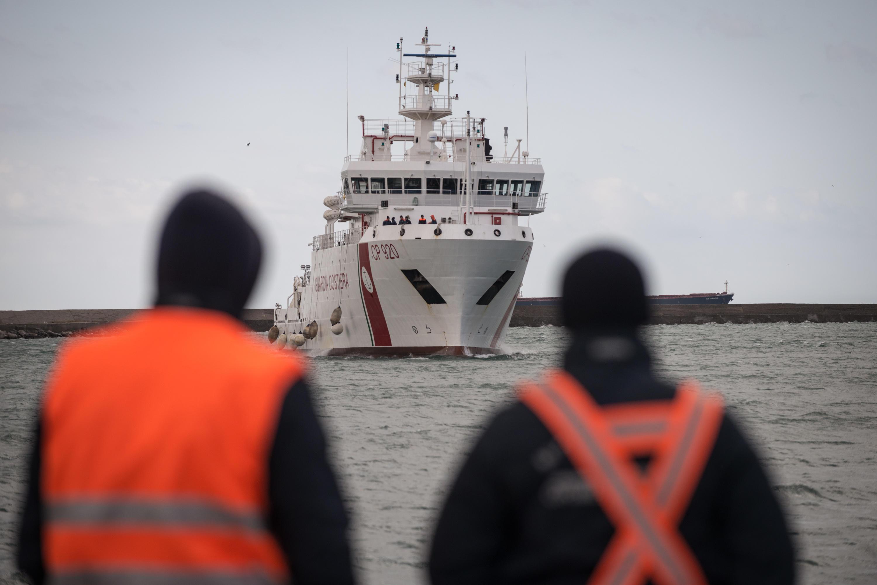 Migranti, naufragio a Lampedusa: morti un adulto e un neonato