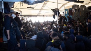 Migranti, naufrago Humanity1: "In Libia un incubo, gente venduta come pane"