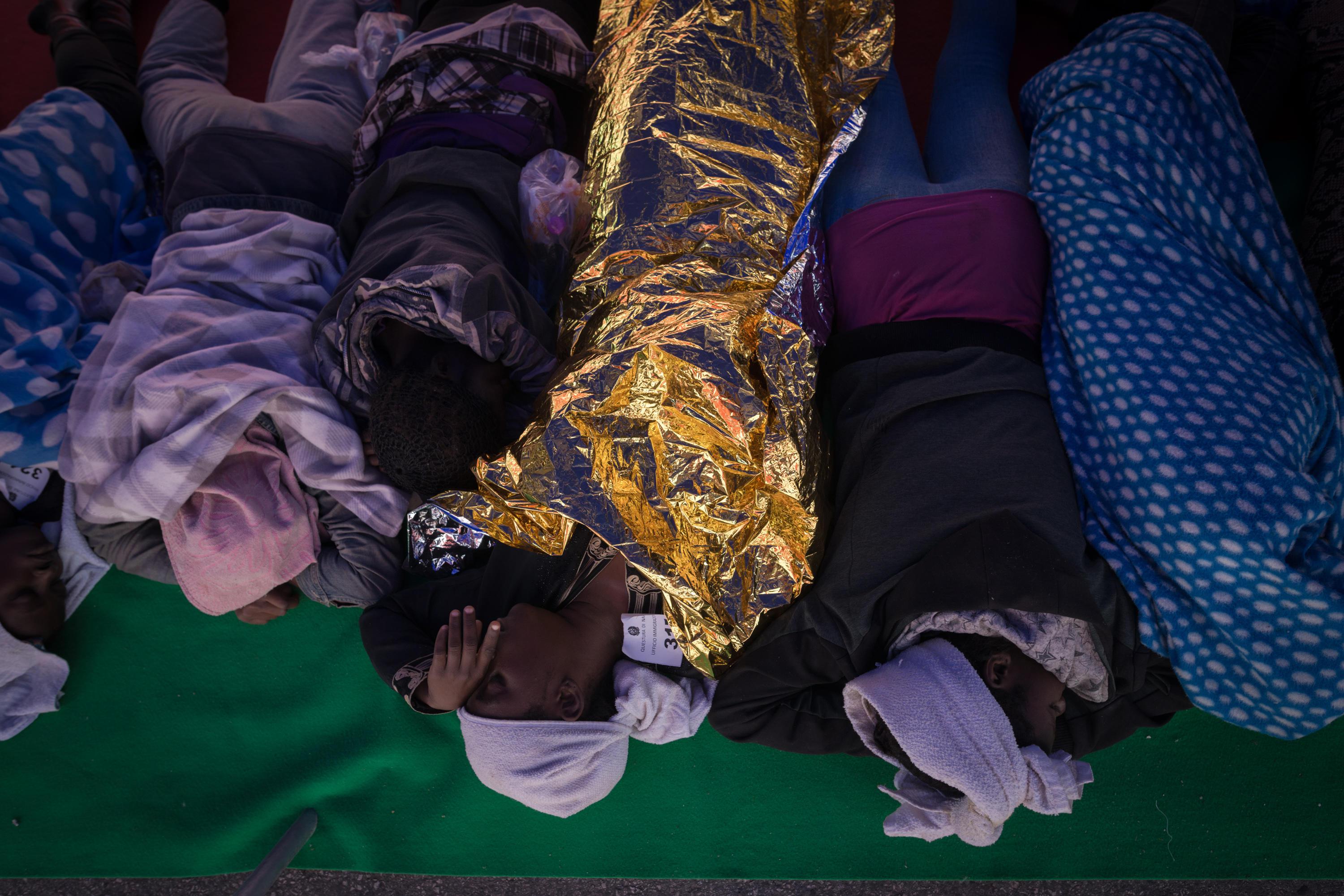 Migranti, notte di sbarchi a Lampedusa
