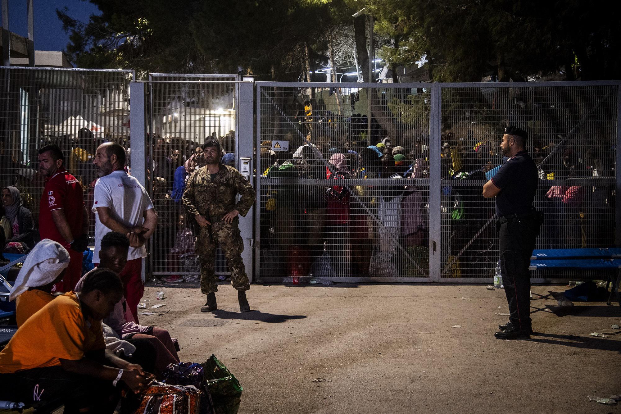 Migranti, nuovi centri rimpatrio: saranno in zone poco abitate
