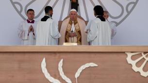 Migranti, nuovo appello del Papa: "Impegniamoci per futuro più inclusivo"