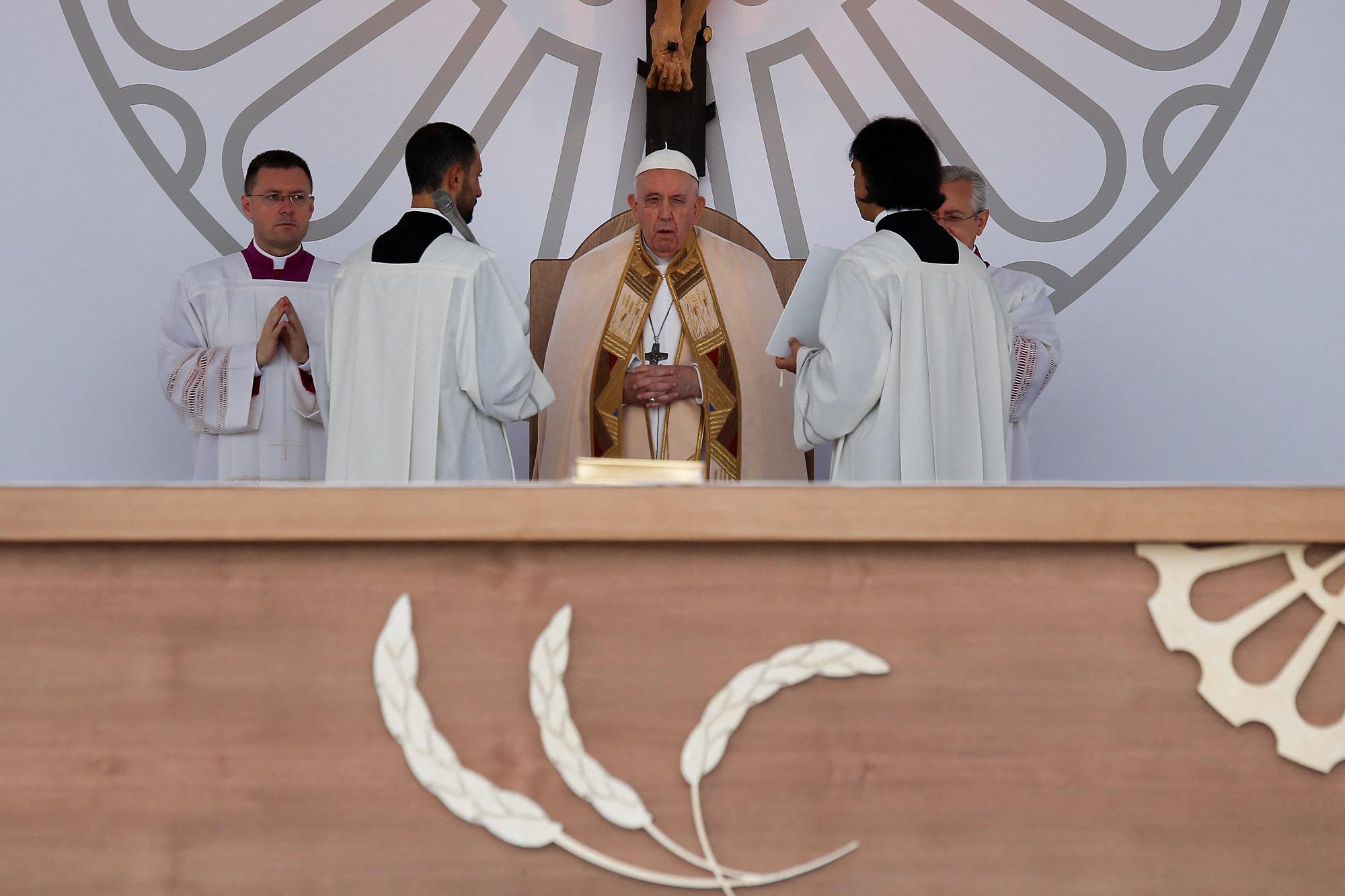 Migranti, nuovo appello del Papa: "Impegniamoci per futuro più inclusivo"
