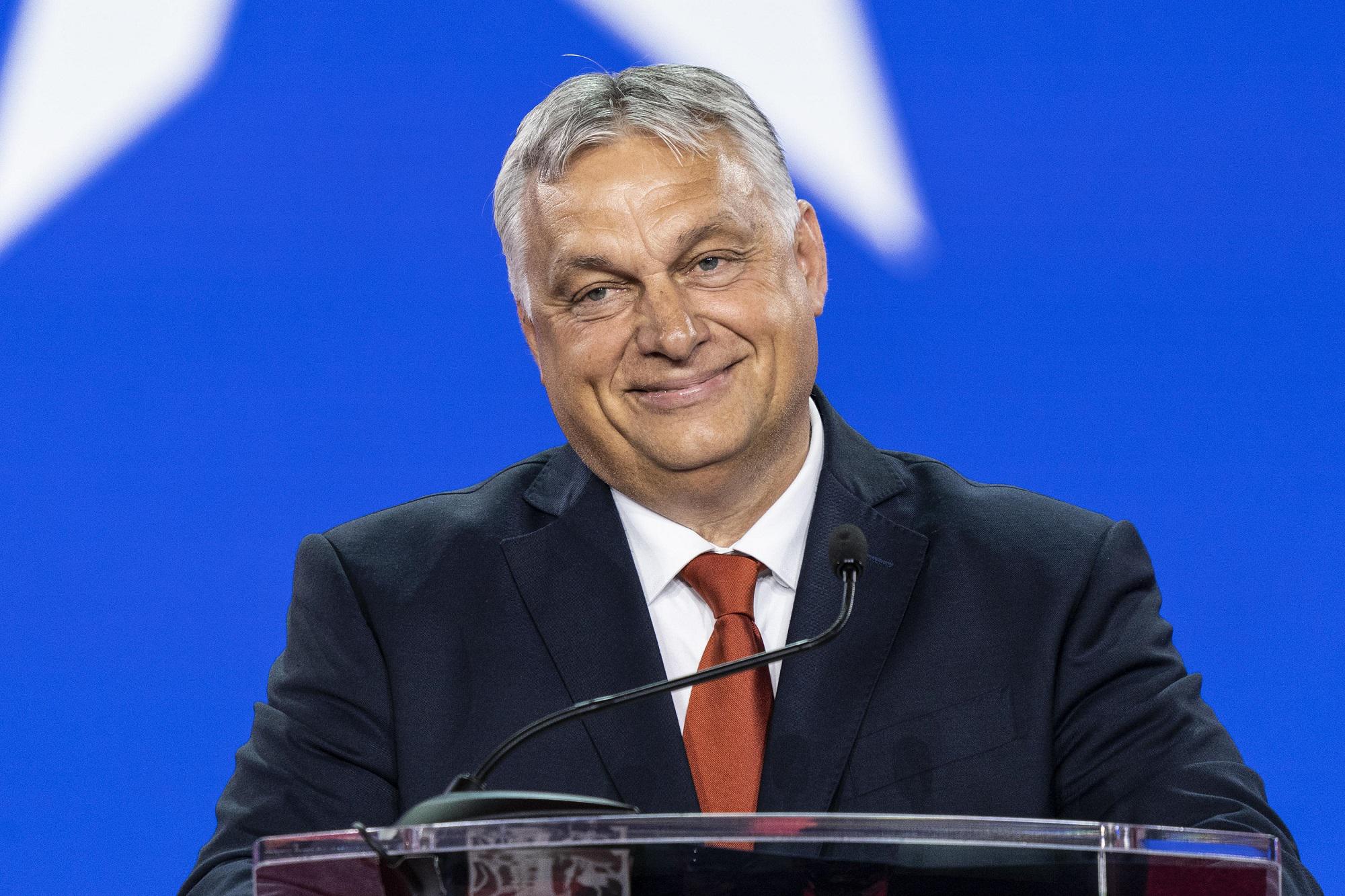 Migranti, Orban: "Grazie a Meloni, protegge confini Europa"