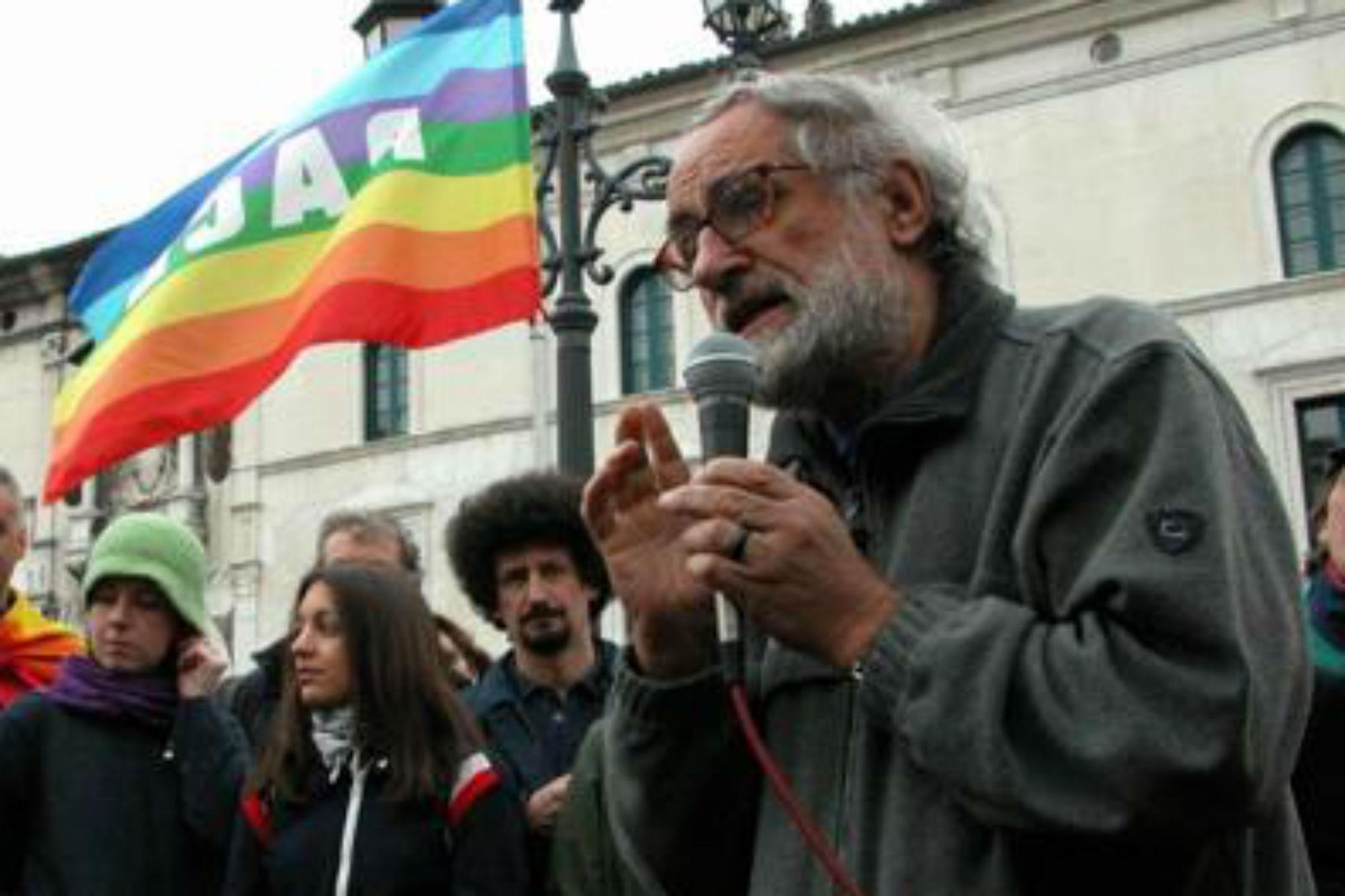 Migranti, padre Zanotelli: "Basta con scandalosi crimini di Stato"