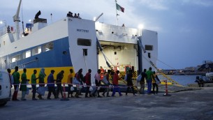 Migranti, Piantedosi: "5mila euro? Non riguarda Cpr"