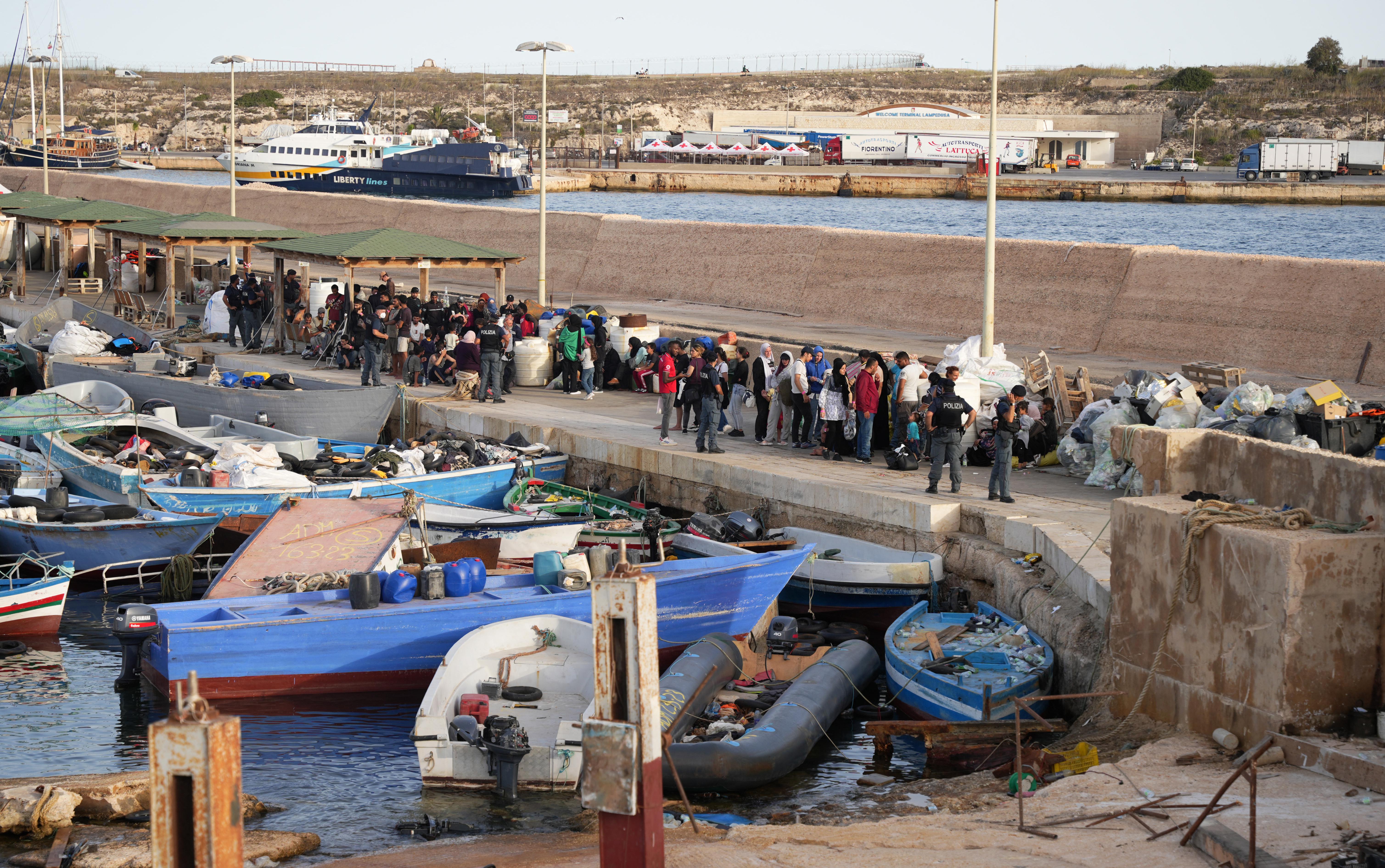 Migranti, Piantedosi: "Blocco navale? Può realizzarsi se si completa missione Sophia"