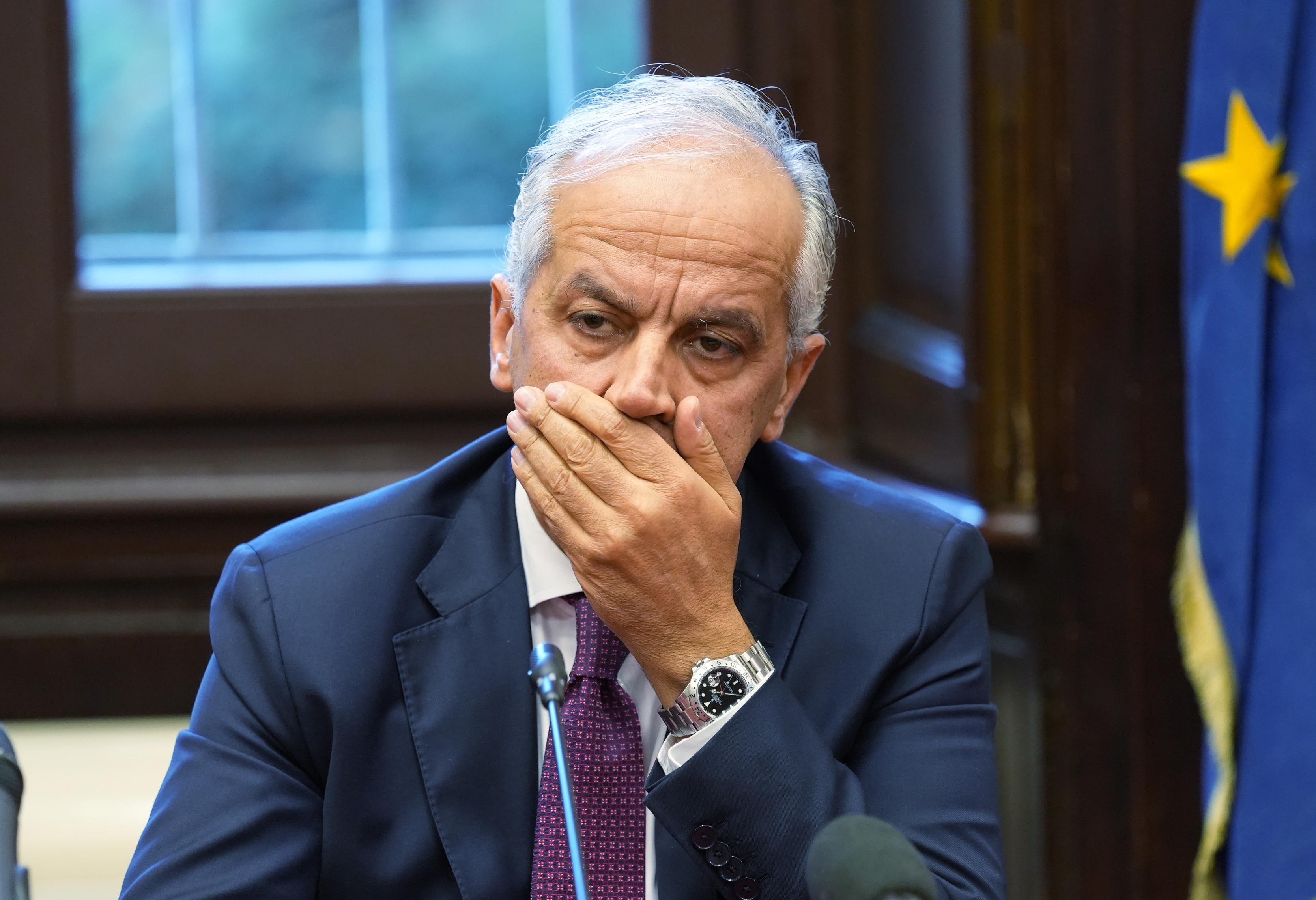 Migranti, Piantedosi: "Selezione ingresso non la fanno trafficanti esseri umani"