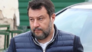 Migranti, Salvini: "Disgustoso pensare che Guardia costiera li lasci morire"