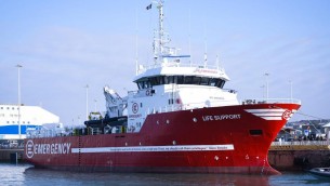 Migranti, sbarcati a Civitavecchia i 156 a bordo della nave di Emergency
