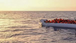 Migranti, sbarchi senza sosta a Lampedusa: in tre giorni oltre 1
