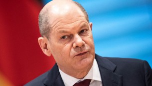 Migranti, Scholz criticato per battuta su rifugiati