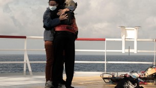 Migranti, sindaco Porto Torres: "Insulti e minacce per ospitalità offerta a Ocean Viking"