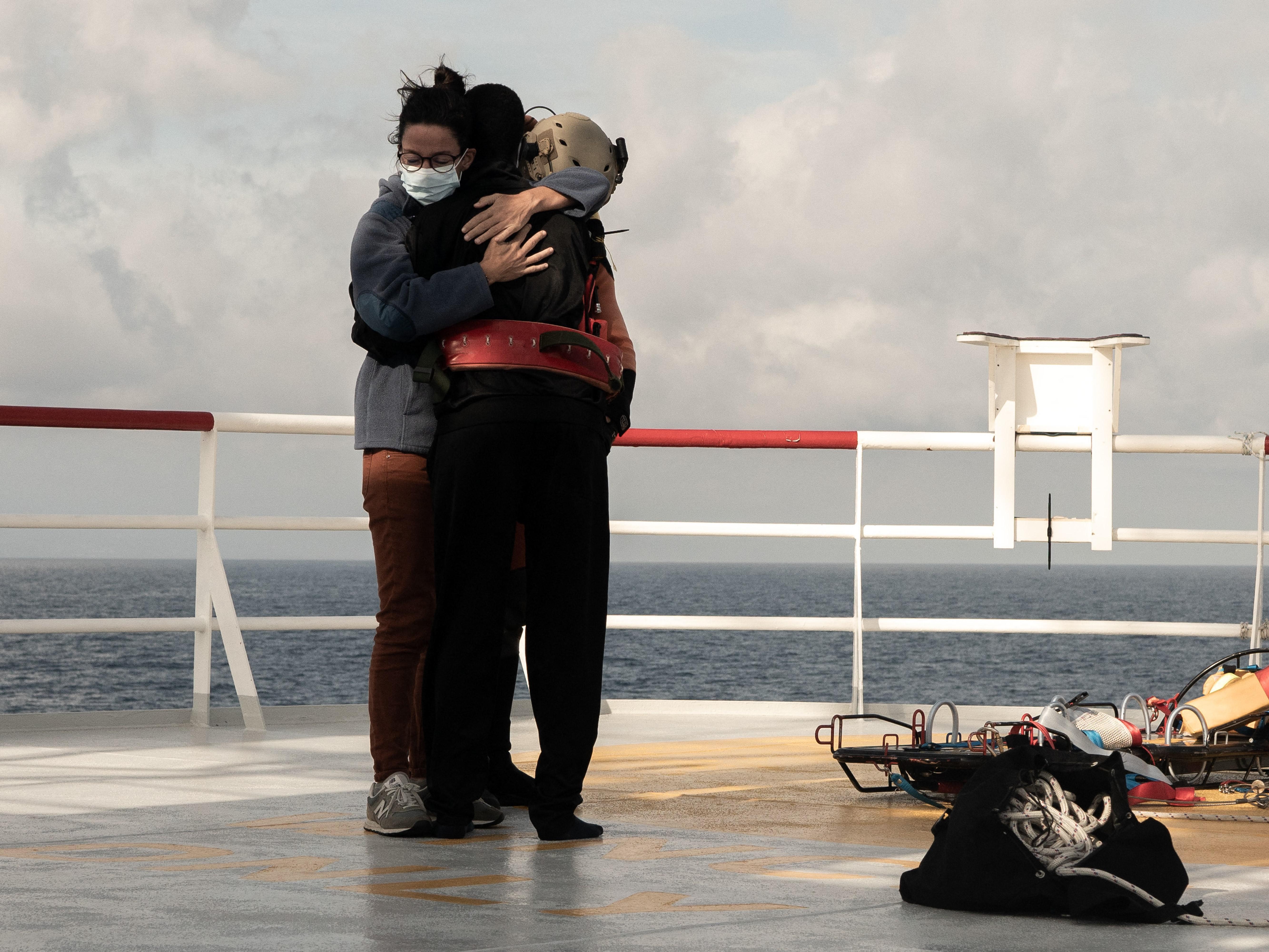 Migranti, sindaco Porto Torres: "Insulti e minacce per ospitalità offerta a Ocean Viking"